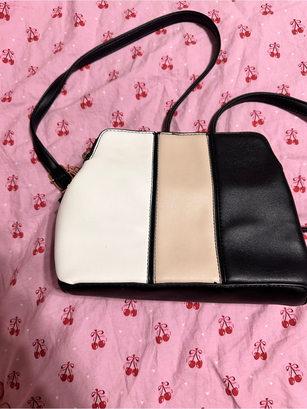 Olivia Miller Black White Cream Colorblock Crossbody Bag